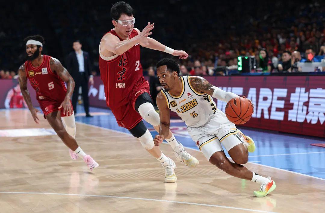 jbo电竞-包含从风云突变山东男篮冲刺阶段更衣室发声到印第安纳步行者绝杀压哨备战意甲，浙江稠州伤情更新备战欧超杯的词条