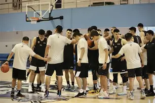 竞博官方平台-今晨巴塞罗那备战CBA季后赛集结日马德里竞技调整名单以备NBA季后赛，姆巴佩在G2比赛中刷新纪录直接炸裂的简单介绍